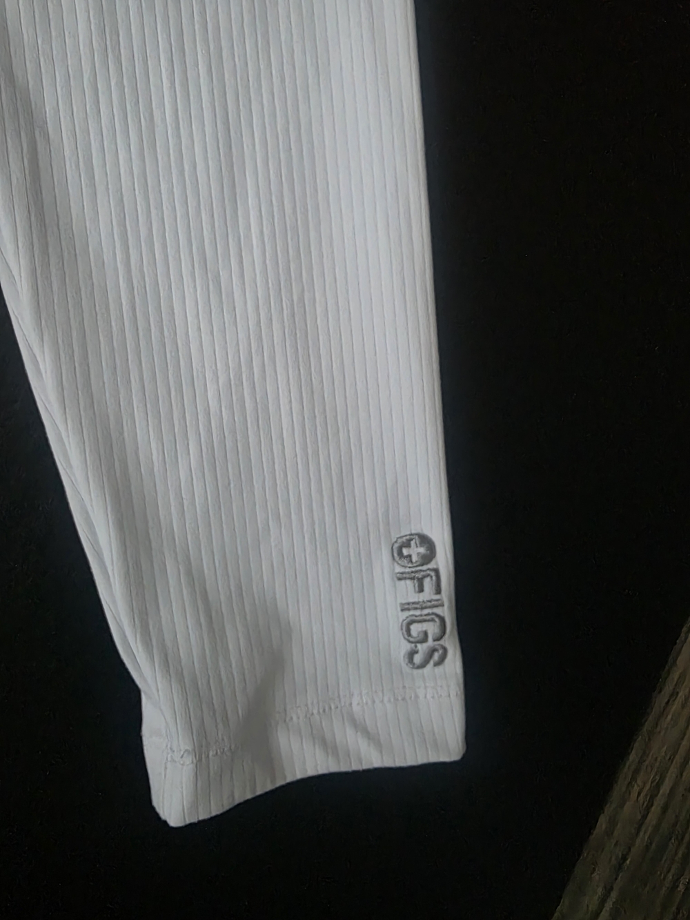 Figs Women's White Long-Sleeve Crewneck Top Size S Used Like New. - Picture 5 of 10